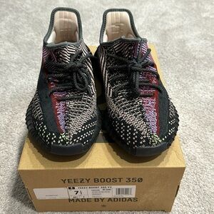 Yeezy 350 V2 Yecheil
